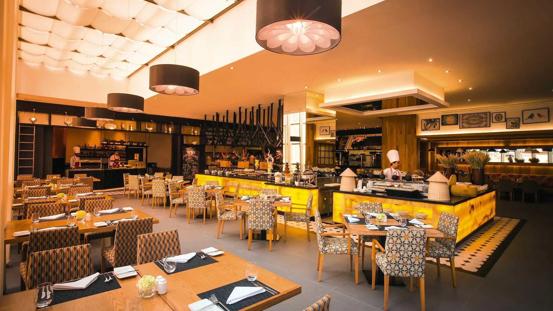 Moevenpick Hotel Jumeirah Beach Dubai 5*,