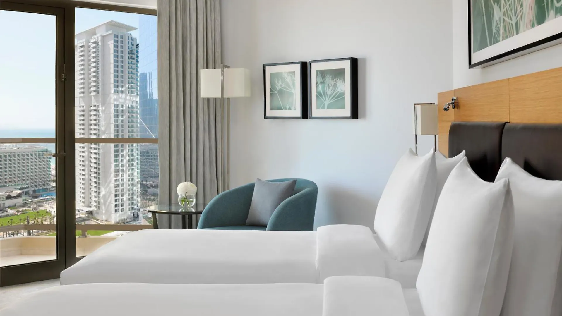 Moevenpick Hotel Jumeirah Beach Dubai 5*,